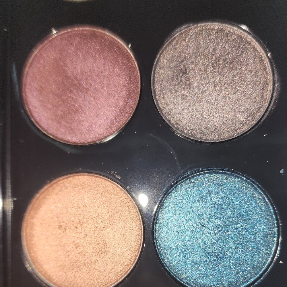 Pat McGrath Black Eyeshadow Palette with Gold Accents - Picture 4 of 7